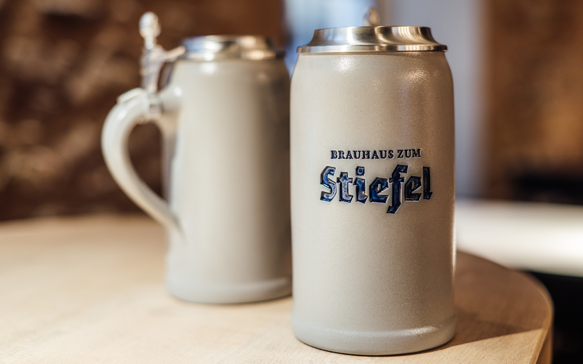 Brauhaus zum Stiefel Ton-Bierkrüge